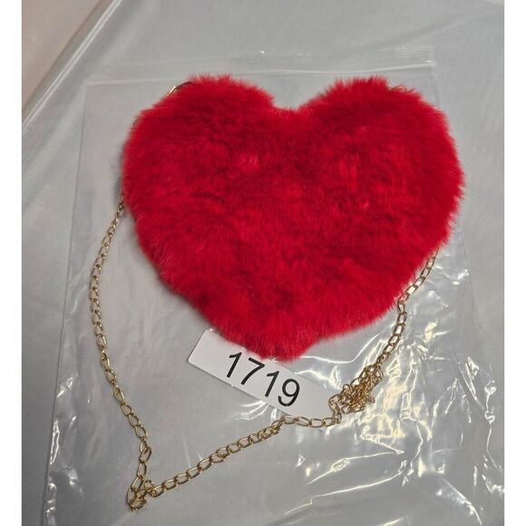 Heart-Shaped Red Faux Fur Crossbody Bag With Gold Chain soft fairycore Y2K love - Picture 2 of 6